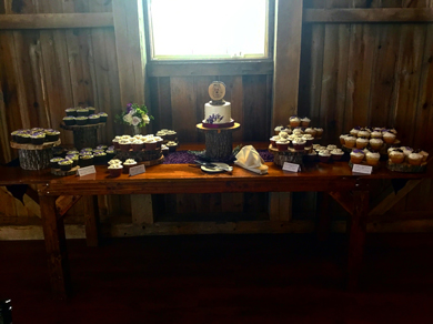Small cake and cupcake display at Wyndridge Farms Dallastown PA. Cake and cupakes Dallastown PA