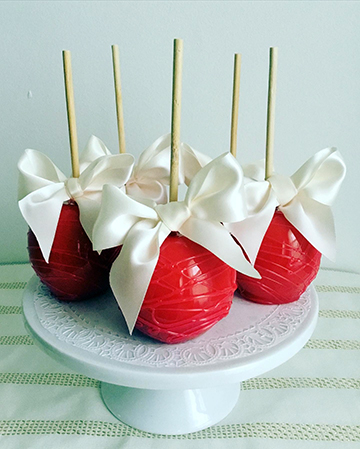 Strawberry flavor candied candy apples